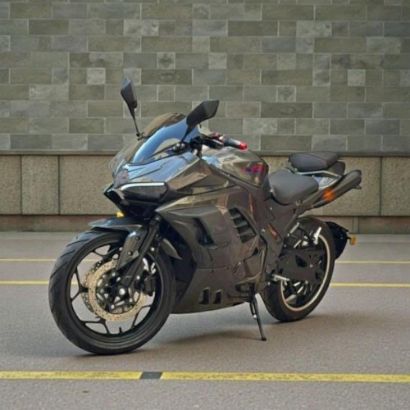 صورة دباب كهربائي رياضي بتصميم هجومي